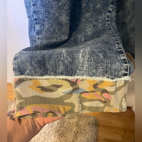 Bleach splash with cuffed camo boyfriend jeans - Picture 2 of 4